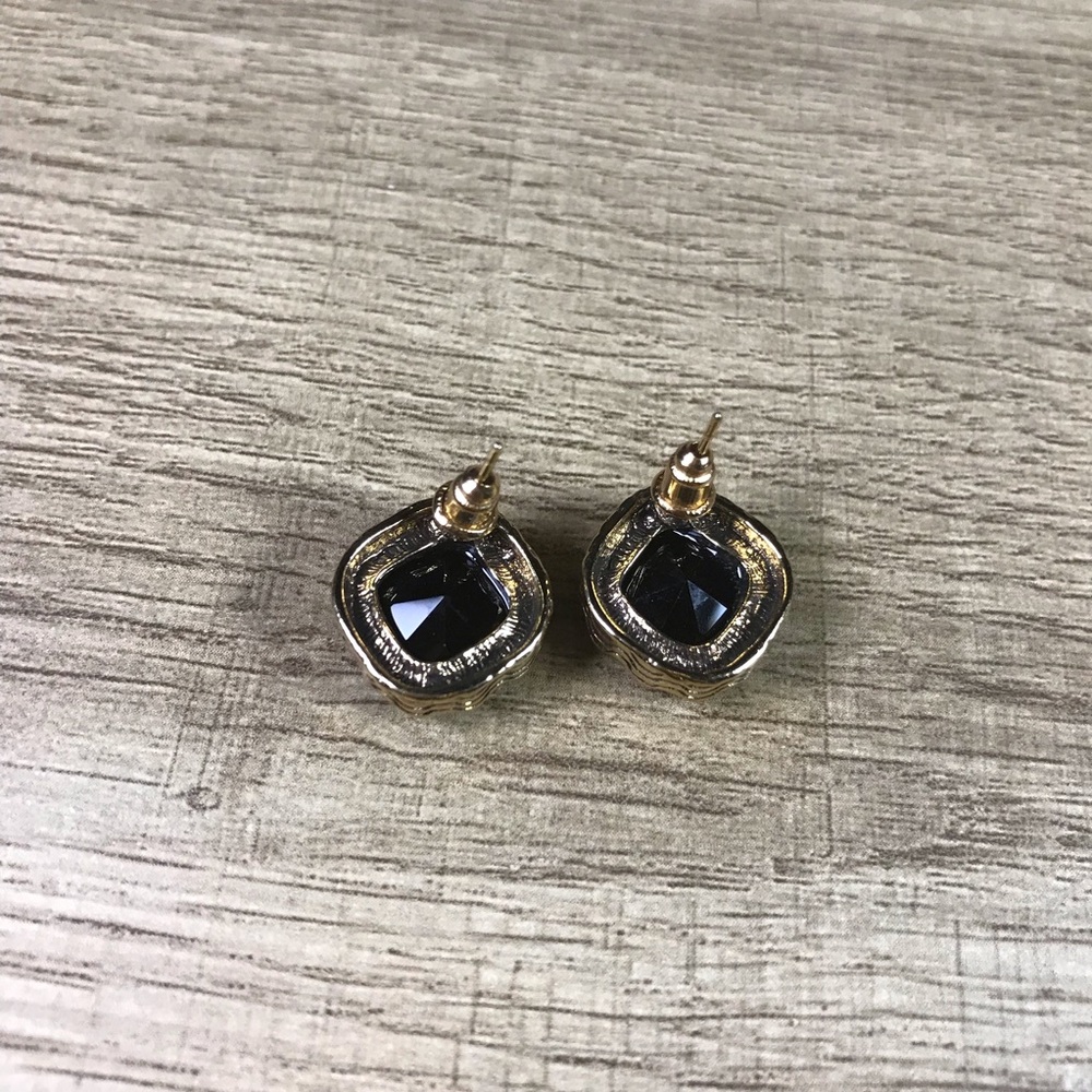 Vintage Elegant Black and Gold Stud Earrings - Picture 3 of 6